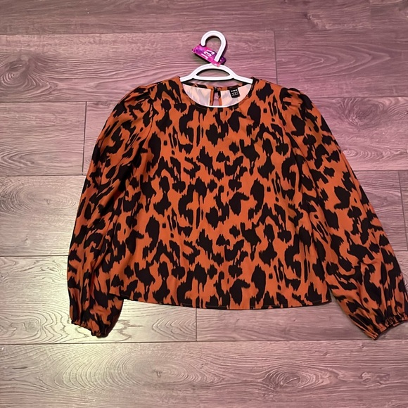🛑SOLD Silky medium Animal print blouse - Picture 1 of 1